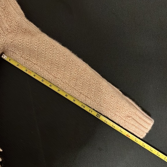 Banana Republic-Cable Knit Fringe Hem Sweater - Picture 11 of 15